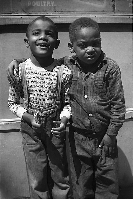 Two Boys With Hand On Shoulder (Два мальчика с руками на плечах друг друга), 1955