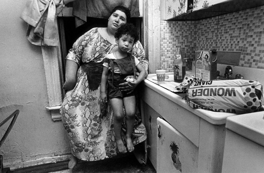 Jeanette’s neighbors in their kitchen (Соседи Джаннетт на своей кухне), 1979