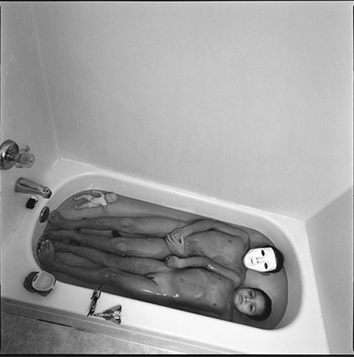 Tiny’s Sons Ray Shon and Mikka in the Bathtub (Сыновья Тинни Рэй Шон и Микка в ванной), 2003