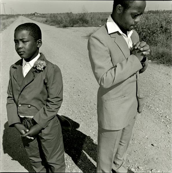 Two boys praying in the road (Два мальчика, молящихся на дороге), 1990