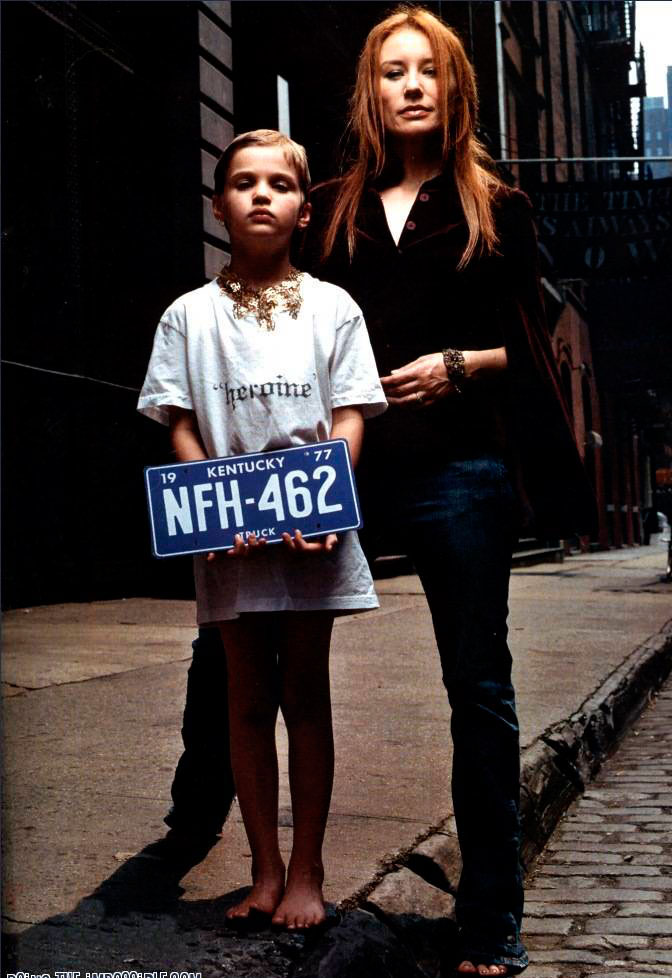 photo for Scarlet's Walk, seventh studio album by Tori Amos * фото для Scarlet's Walk, 7-го студийного альбома певицы Тори Эмос, 2002