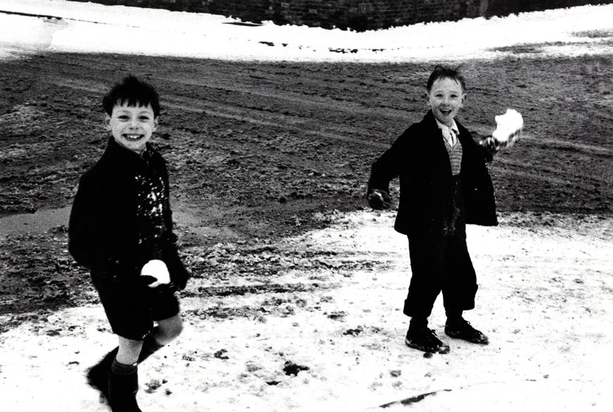 Two Boys Holding Snowballs (Мальчики со снежками), 1955