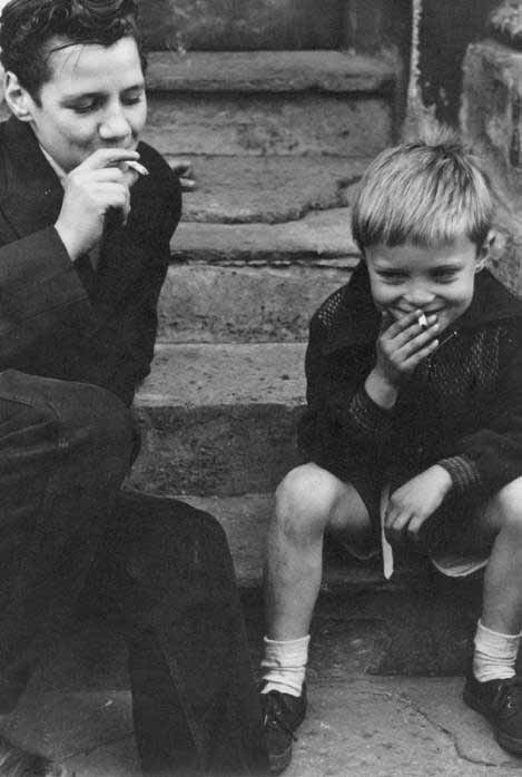 Boys smoking (Курящие мальчики), 1956