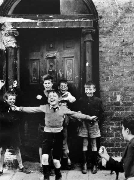 Children by a Doorway (Дети у подьезда), c.1957