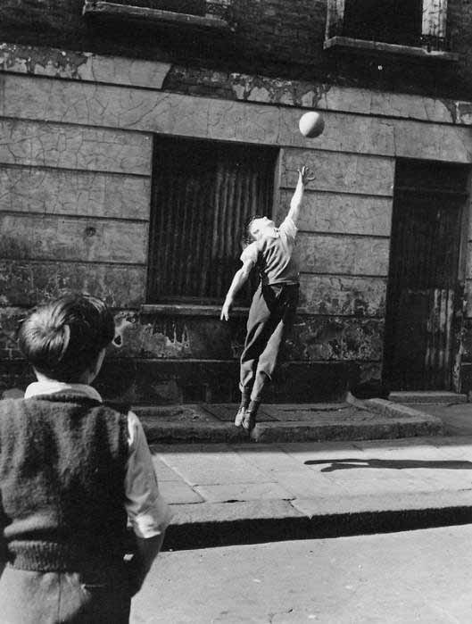 Footballer Jumping (Футболист в прыжке), 1957