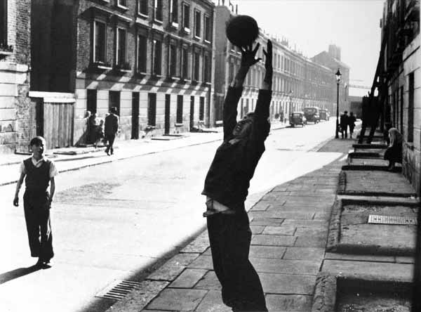 Footballer Jumping (Футболист в прыжке), 1957