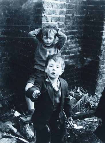 Boys on a Bombsite (Мальчик на разбомбленной территории), 1957