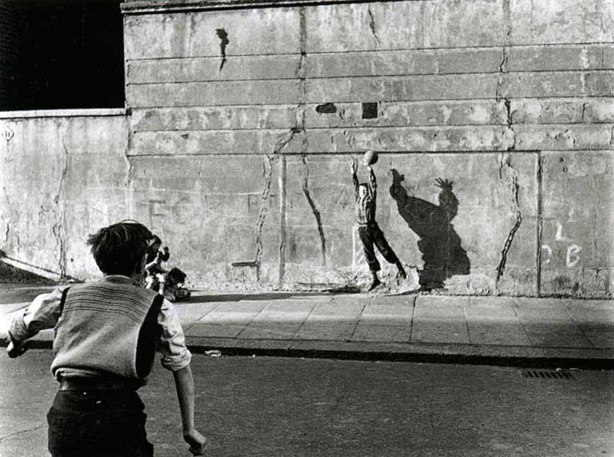 Footballer and shadow (Футболист и тень), 1956