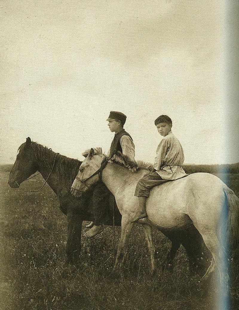 Верхом (On horseback), 1890-е