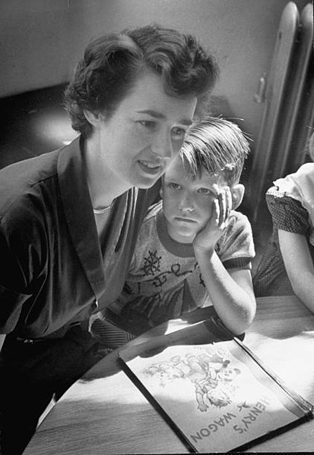 A scene from kindergarten teacher Lois Winter's class (Сцена в подготовительном классе Лоис Винтер), September 1950