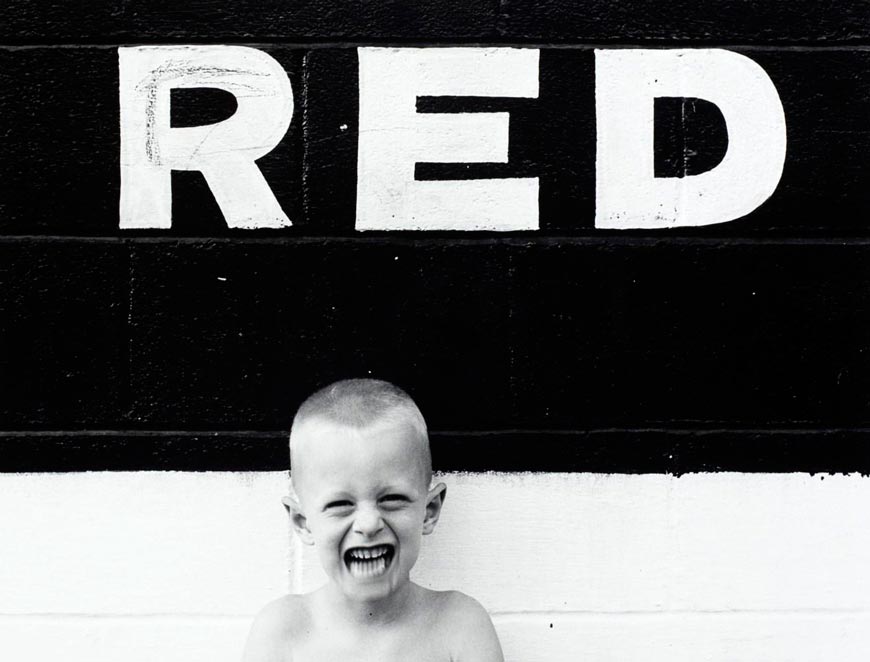 Untitled / Boy with Sign 'Red' (Без названия / Мальчик с вывеской «Красное»), 1955