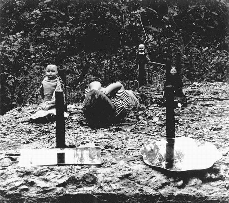 Boy with dolls and mirrors (Мальчик с куклами и зеркалами), 1960