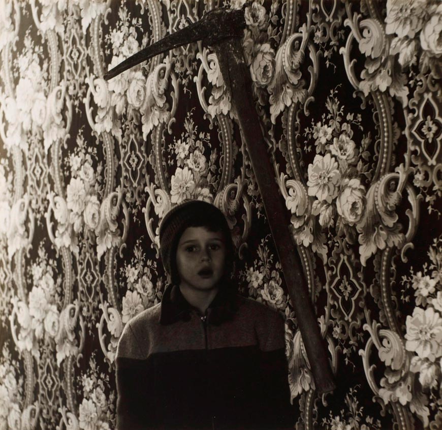 Untitled / Boy with Pickax Buried in Wall (Без названия / Мальчик с киркой, погруженной в стену), 1960