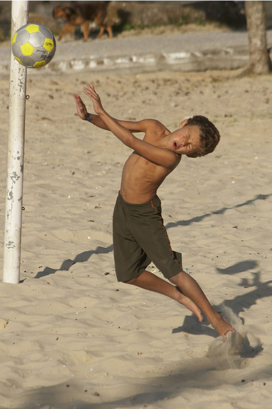 Boy at Barra da Lagoa (Мальчик на пляже Барра-да-Лагойя)