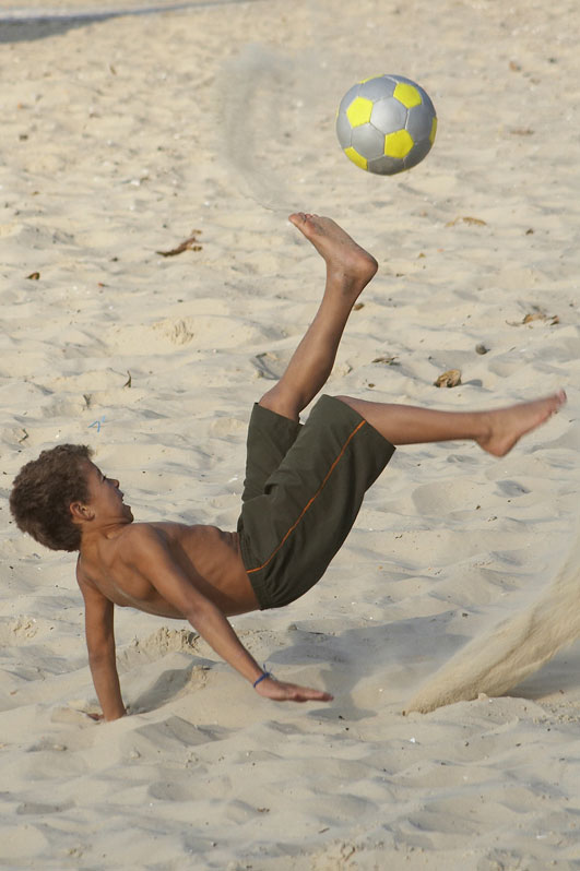 Boy at Barra da Lagoa (Мальчик на пляже Барра-да-Лагойя)