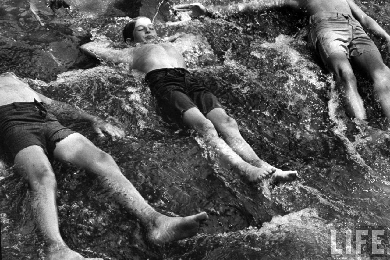 Boys playing in river (Мальчики играют в реке), 1970