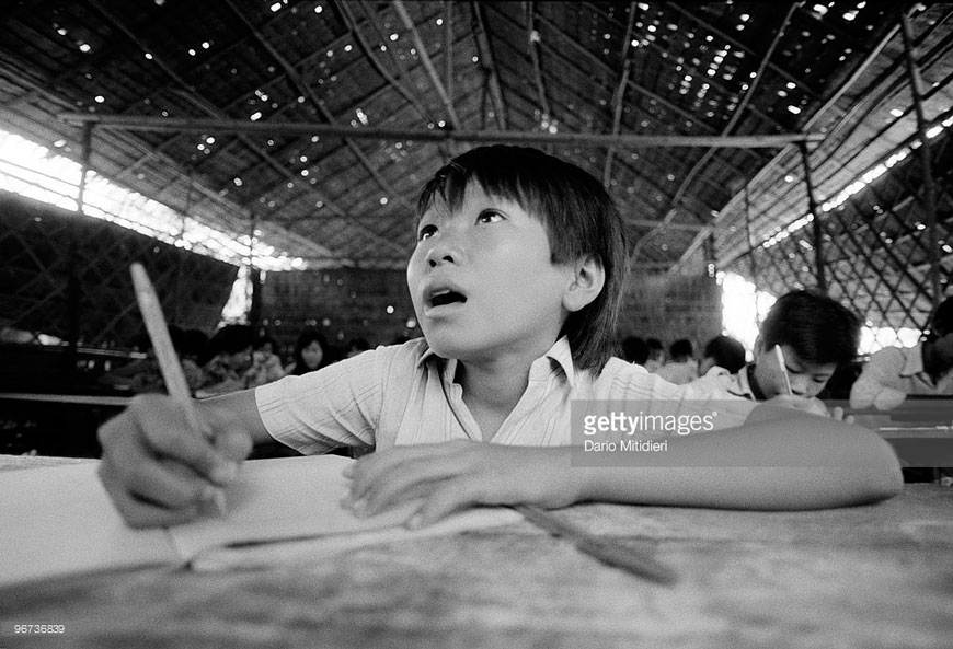 A Cambodian refugee child during class in a camp set up by the UNHCR (Камбоджийский ребенок-беженец во время урока в лагере, учрежденном УВКБ ООН), 1987