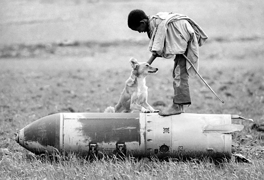 Young boy on bomb shell with his dog (Мальчик на бомбе с собакой), 1991