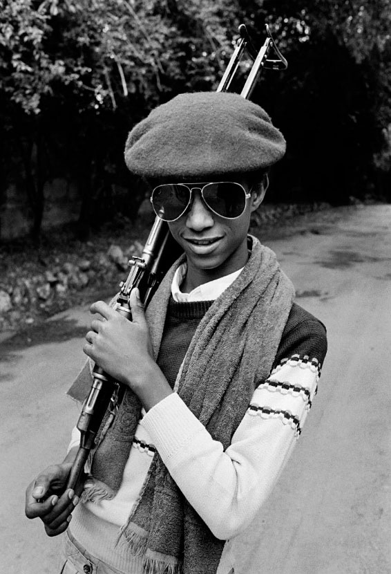 Young soldier with gun (Юный солдат с оружием), 1991