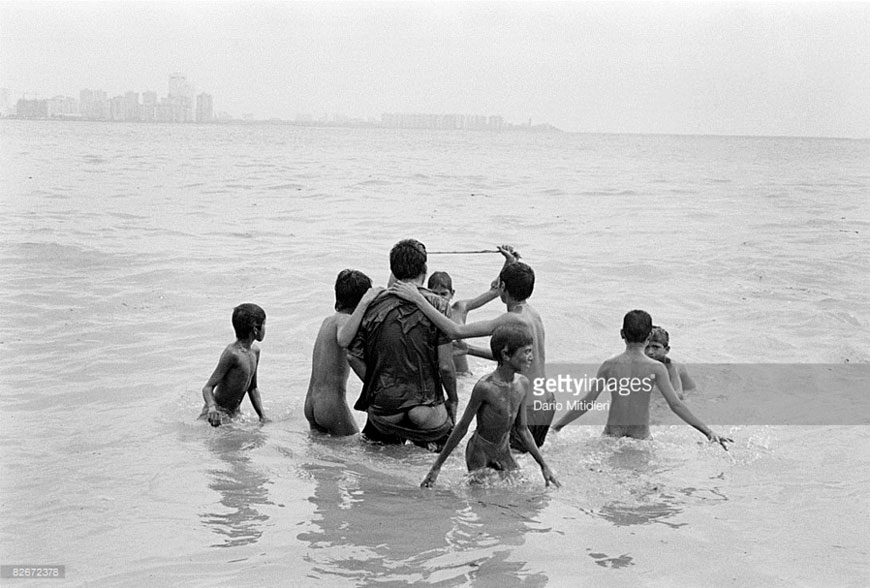 Man swimming with group of young boys (Мужчина, купающийся с группой мальчишек), 2007