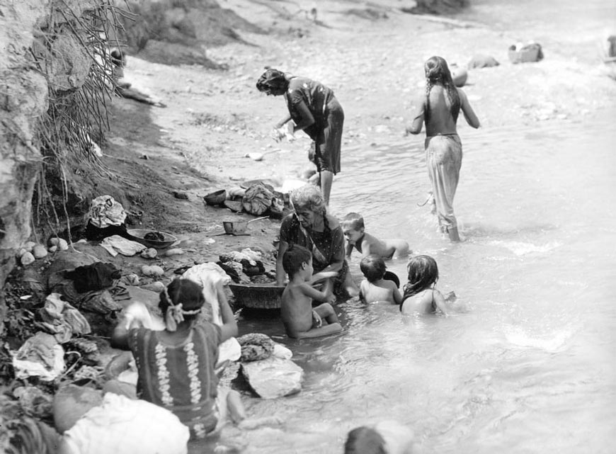 Washing at the river (Стирка на реке), 1929