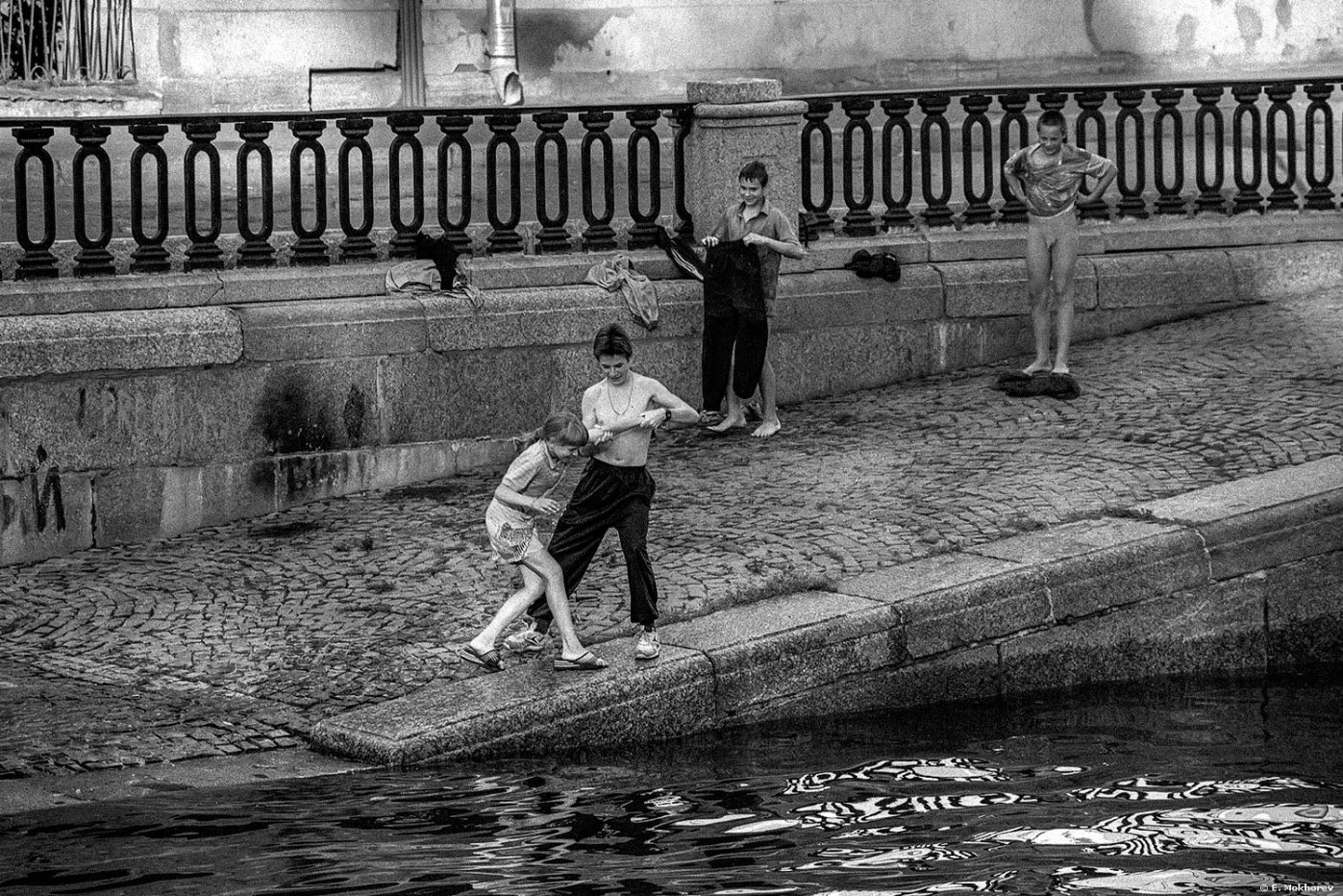 Купальный сезон (Bathing season), август 1998