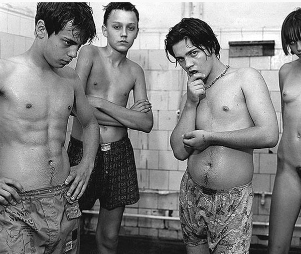 Душ в лeтнeм лaгepe (Shower in a summer camp), 2001