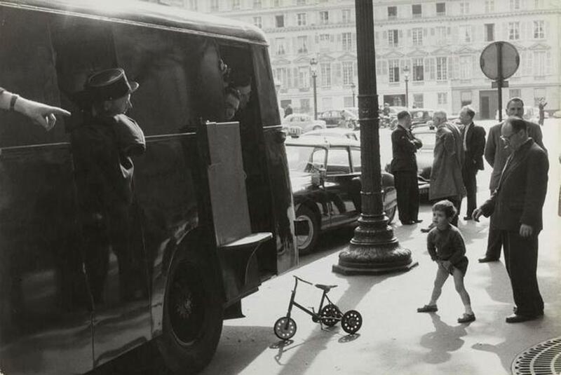 Petit garçon, place du Palais-Bourbon (Маленький мальчик, Площадь Пале-Бурбон), 1958