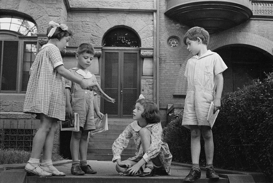 Children from prosperous families during the Great Depression (Дети зажиточных семей во время Великой депрессии), November 1935