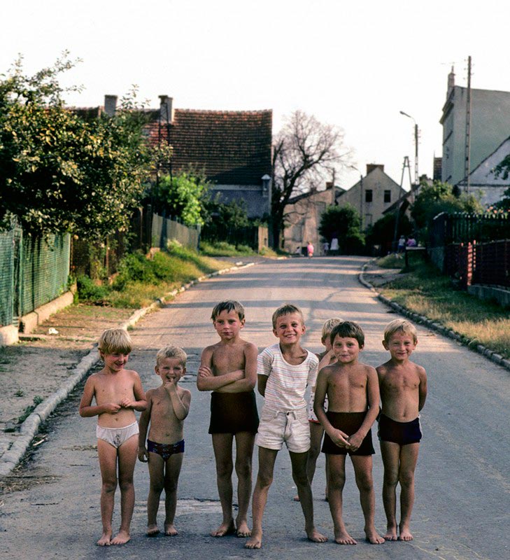 Village kids near Wrocław (Деревенские дети под Вроцлавом), 1982