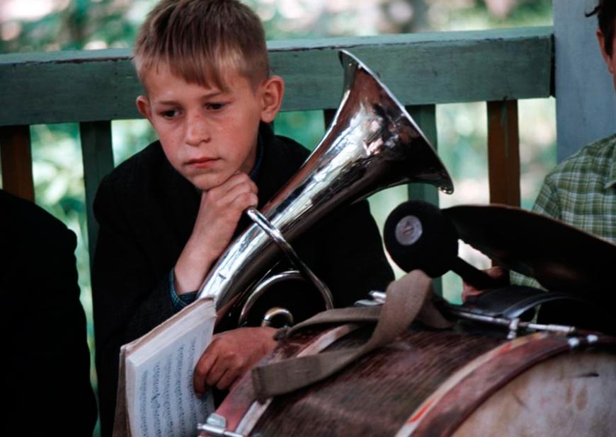 In the pioneer camp. Boy with musical instruments (В пионерском лагере. Мальчик с музыкальными инструментами), 1967