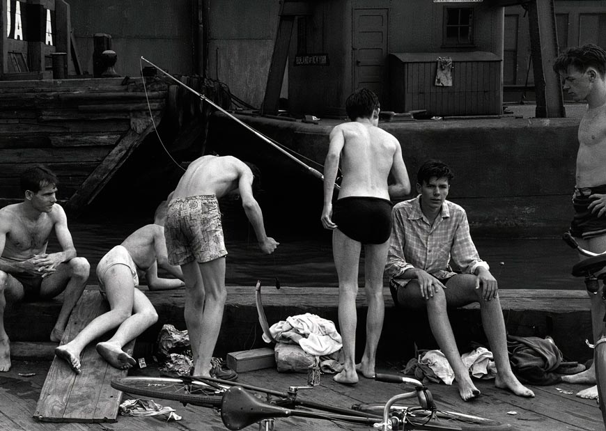 Boys Fishing from Pier (Мальчики, рыбачущие с пирса), 1949