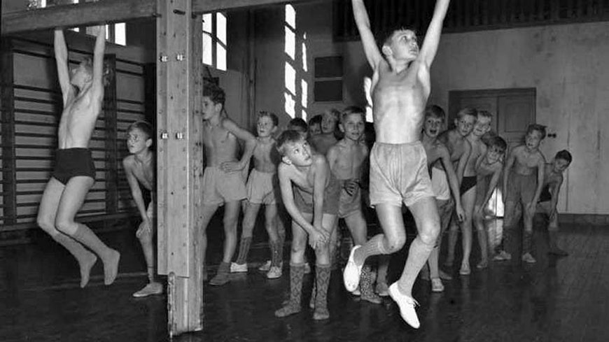 Gymnastikk på Ila skole (Гимнастика в начальной школе), 1950s