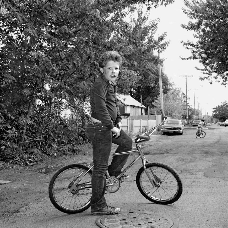 Boy on Bike (Мальчик на велосипеде) 