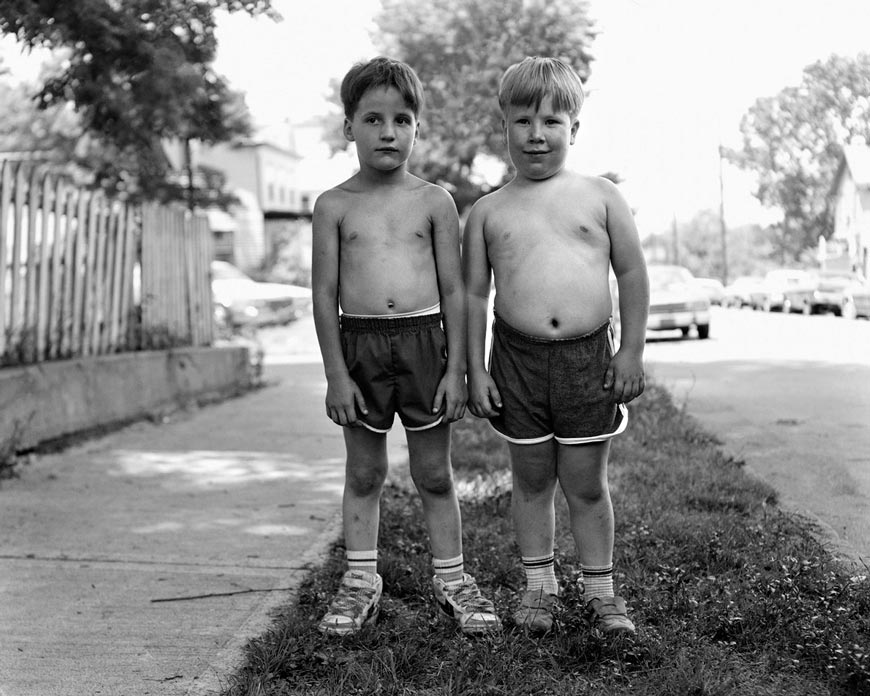 Two Shirtless Boys (Два мальчика без рубашек)