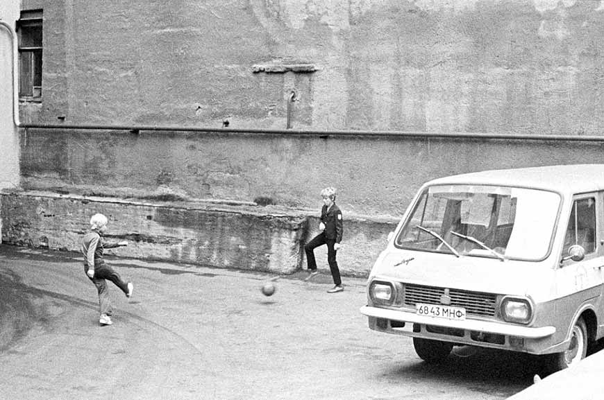 Футбол, дворик, Москва (Football, Yard, Moscow),  1980