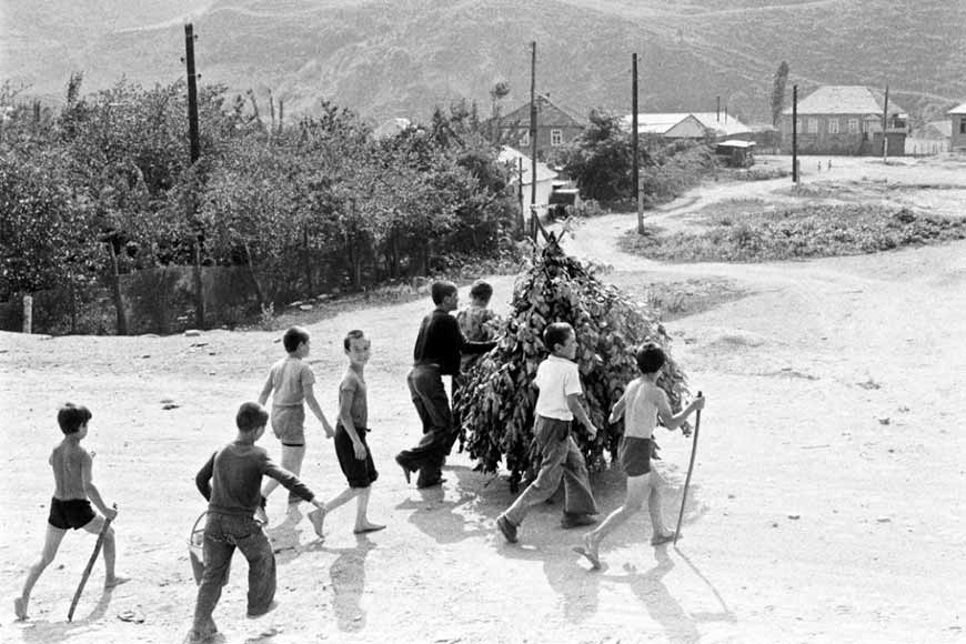 Магический костёр, Итум-кале, Чечня (Conjurer rain, settlment Itum-Calle, Chechnya), 1980 