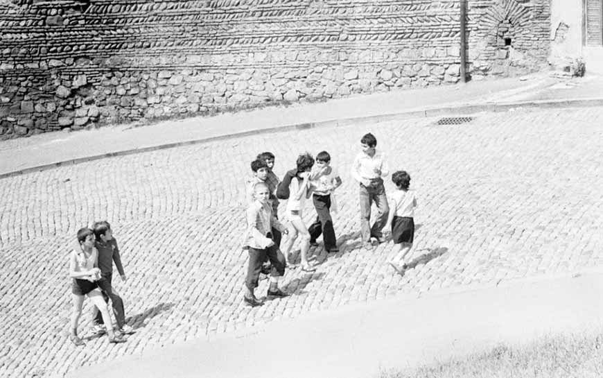 На улице, Тбилиси, Грузия (On the street... Tbilisi, Georgia), 1980