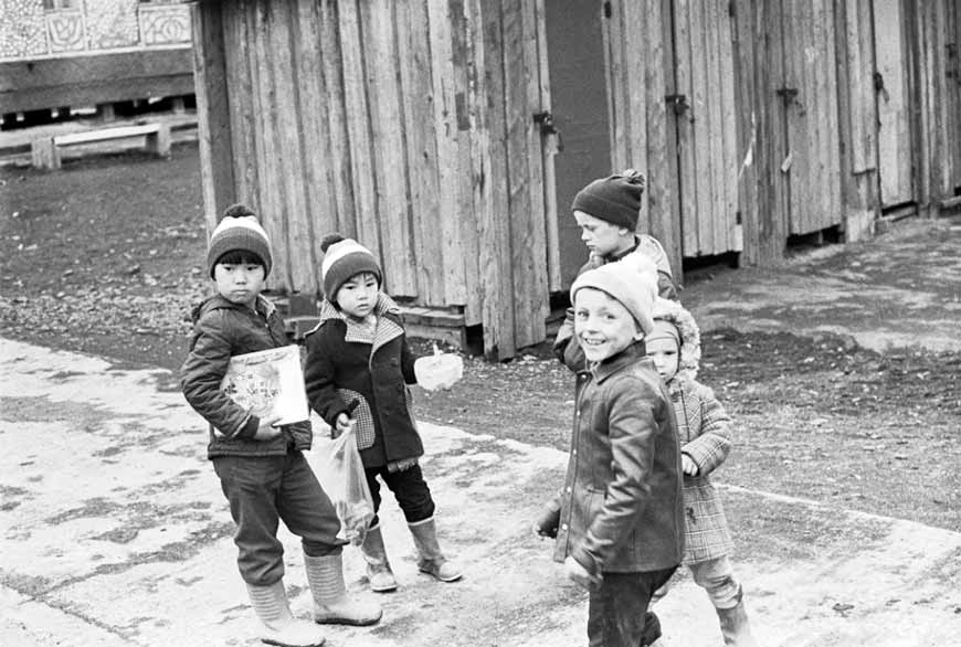 Школьники на улице, Тикси, Якутия (Schoolboys on the street, Tiksi, Yakutia), 1984