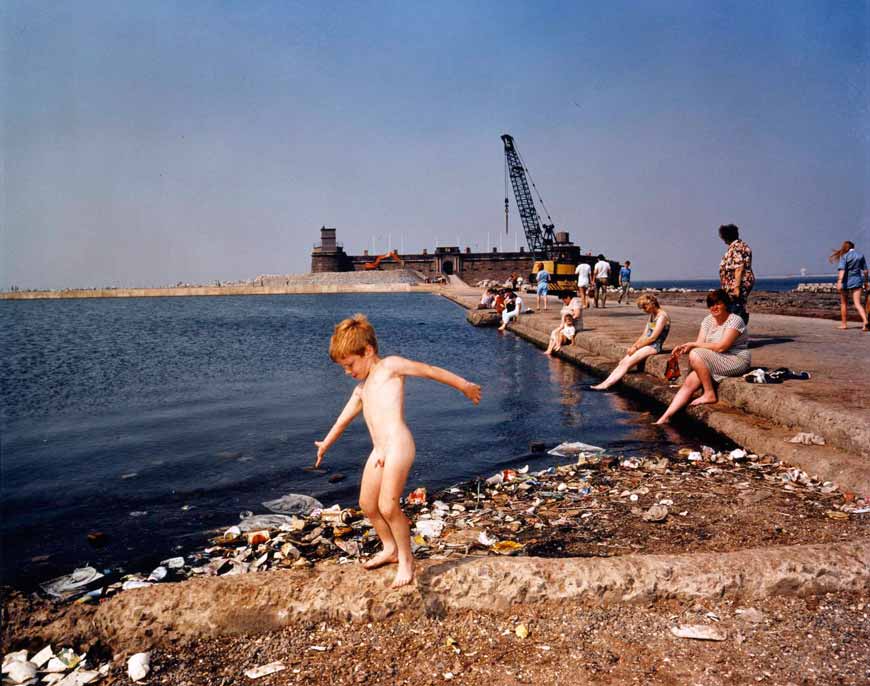 Holidaymakers near the water (Отдыхающие у воды), 1984