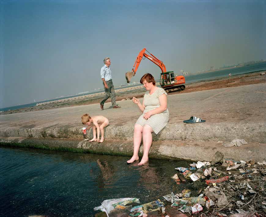 Holidaymakers near the water (Отдыхающие у воды), 1984