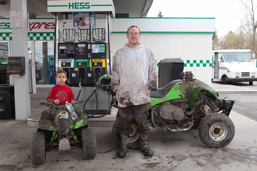 Bryan Short and Bryan Short, Jr., Hess Gas Station (Брайен Шорт и Брайен Шорт-младший, заправка Хесс), 2012