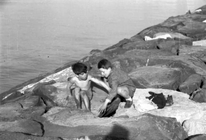 Two scugnizzi playing (Двое играющих неапольских уличных мальчишек), 1935