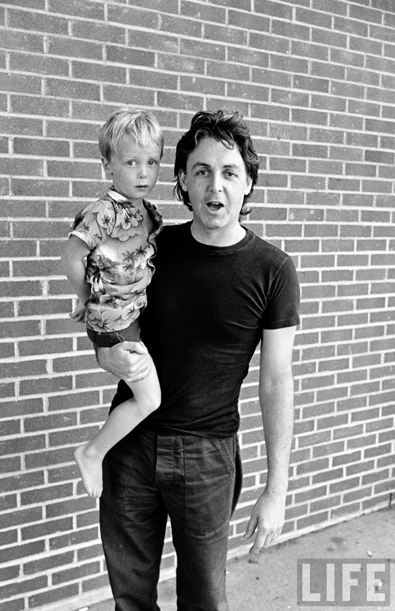 Paul McCartney with James (Пол МакКарти с сыном Джеймсом), 1981