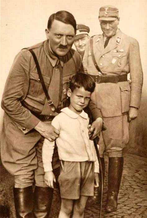 [Hitler and boy (Гитлер и мальчик)]