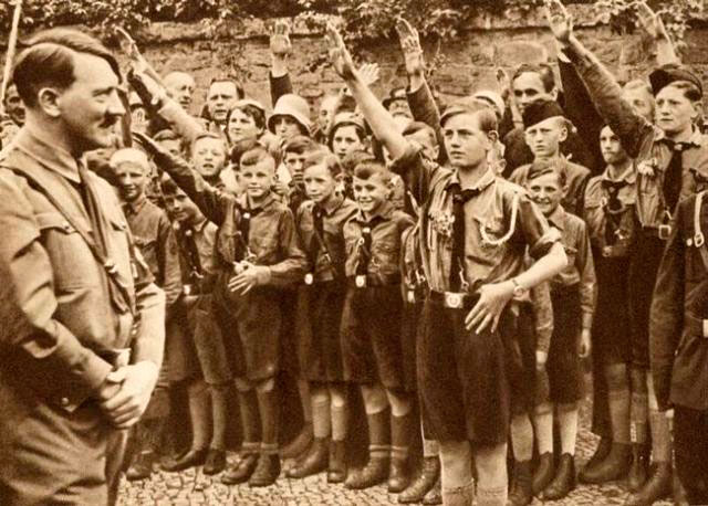 Adolf Hitler and the boys of the Hitler Youth (Адольф Гитлер и мальчики из Гитлерюгенда)