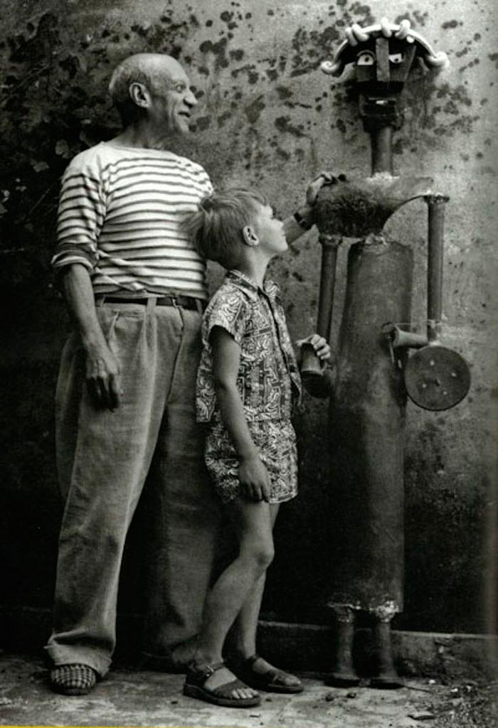 Picasso and Tony Penrose, son of photographer Lee Miller (Пикассо и Тони Пенроуз, сын фотографа Ли Миллер), 1950s