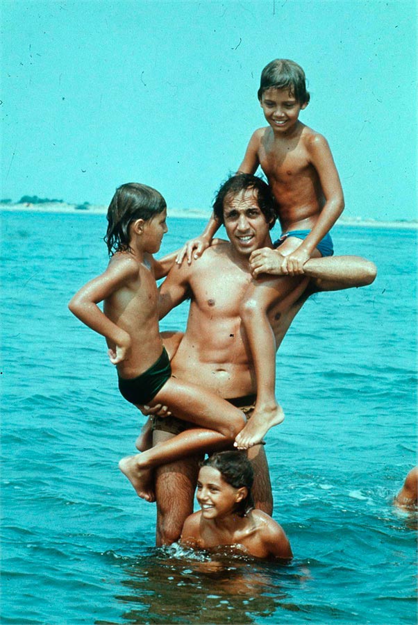 Adriano Celentano with his children (Адриано Челентано со своими детьми), 1970s