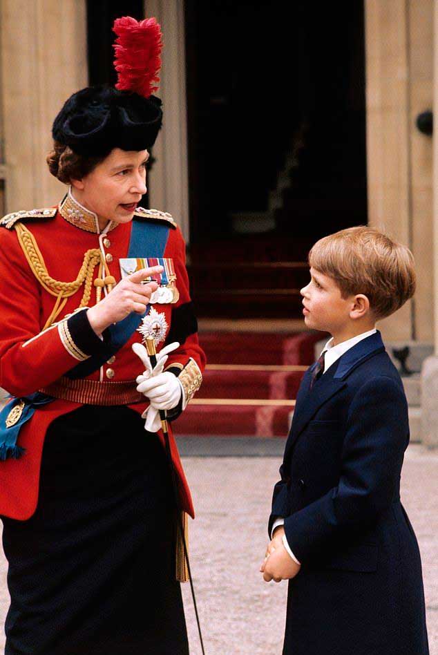 The Queen wishes her youngest son Prince Edward a happy 56th birthday (Поздравления младшего сына принца Эдварда с 56-летием Королевы), 1972