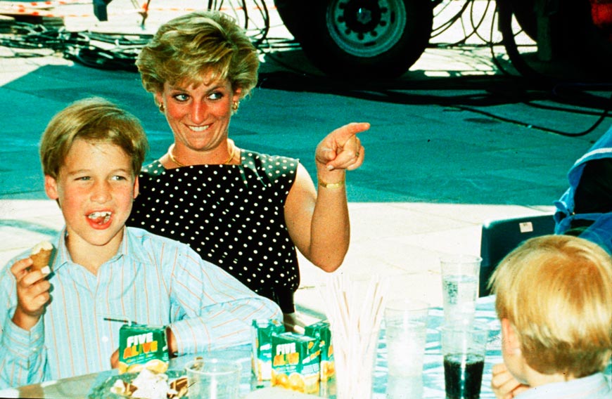 Princess Diana Cheers Her Eldest Son William on a Picnic (Принцесса Диана веселит старшего сына Уильяма на пикнике), 8 августа 1991